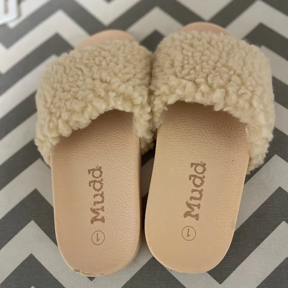 ***2/$15*** Girl’s  fur pool slides